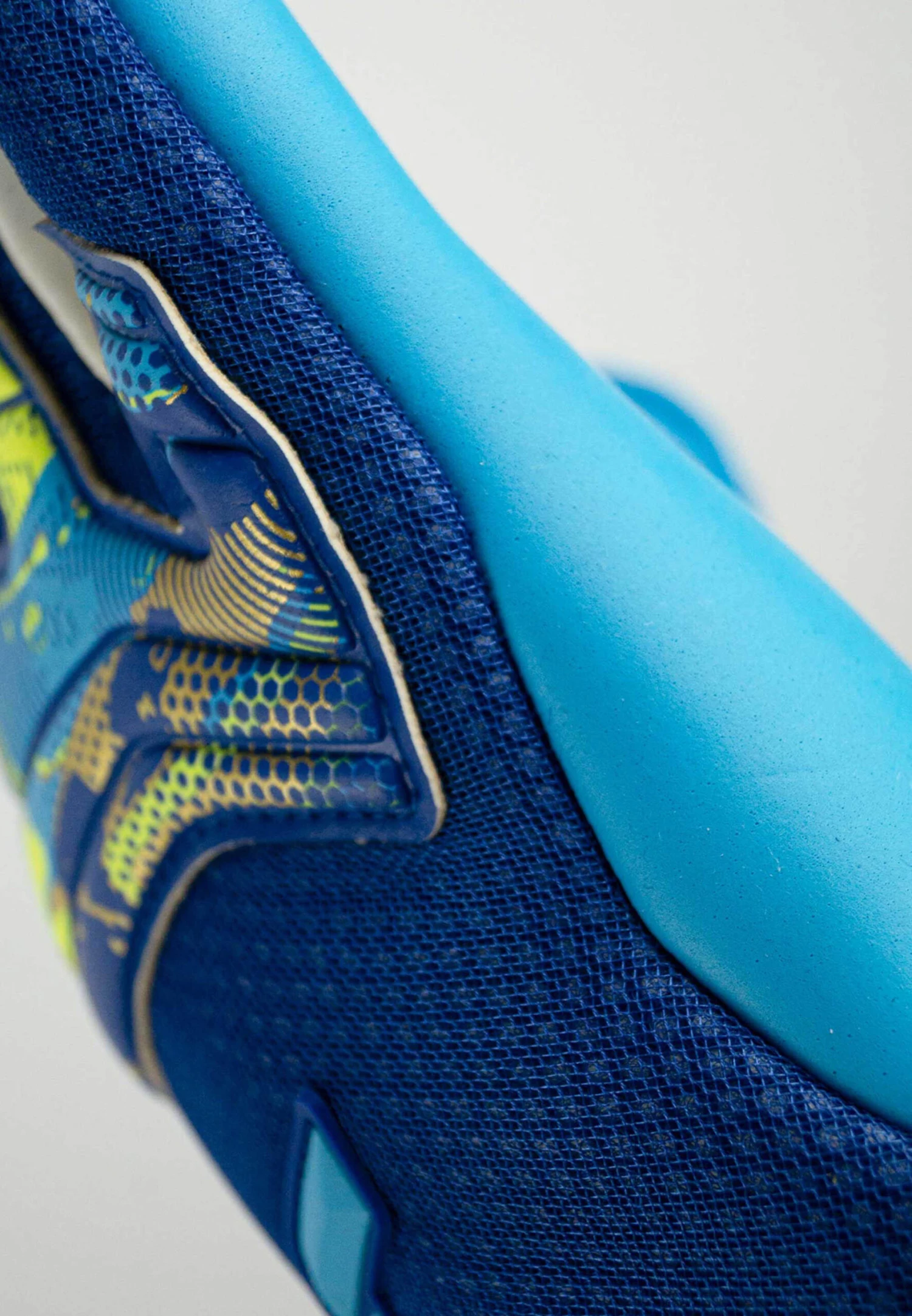 Reusch Attrakt Aqua Goalkeeper Gloves 12 Reusch Attrakt Aqua Goalkeeper Gloves - Image 10