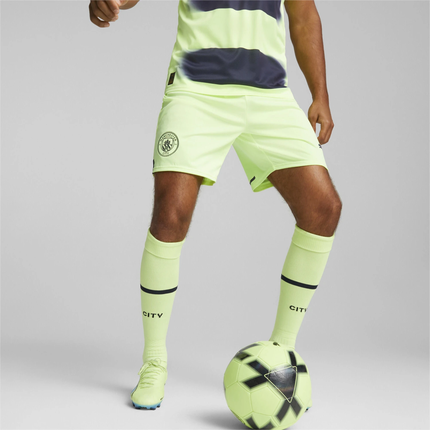 PUMA Mens Manchester City F.C. 22/23 Replica Shorts - Fizzy Light 4 PUMA Mens Manchester City F.C. 22/23 Replica Shorts - Fizzy Light - Image 2