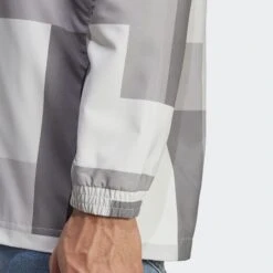 ADIDAS Juventus Graphic Windbreaker -Palmeiras Shop k70959ce8ea5de9a8495bd3b399da1f4b