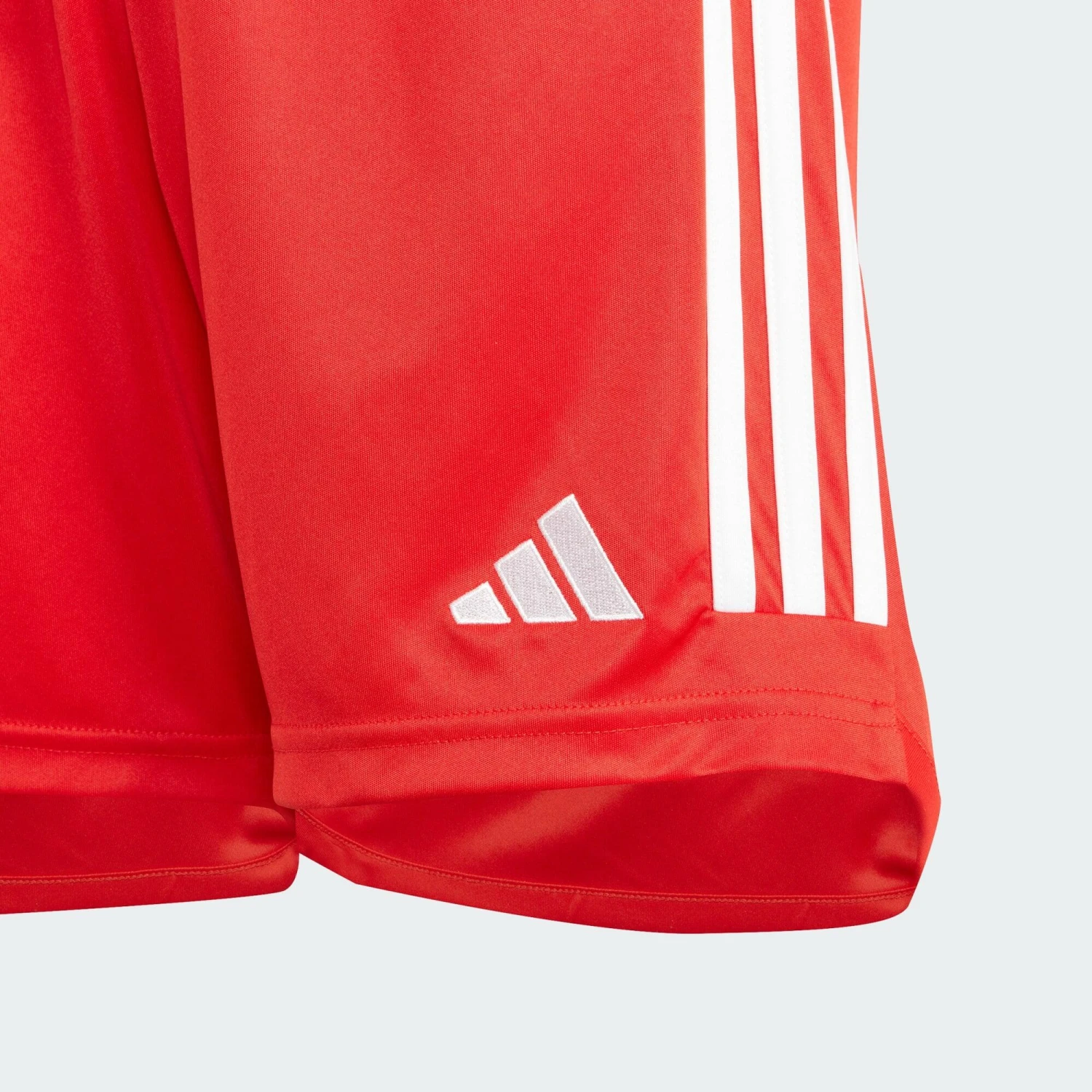 ADIDAS FC Bayern 23/24 Home Shorts Kids 4 ADIDAS FC Bayern 23/24 Home Shorts Kids - Image 2