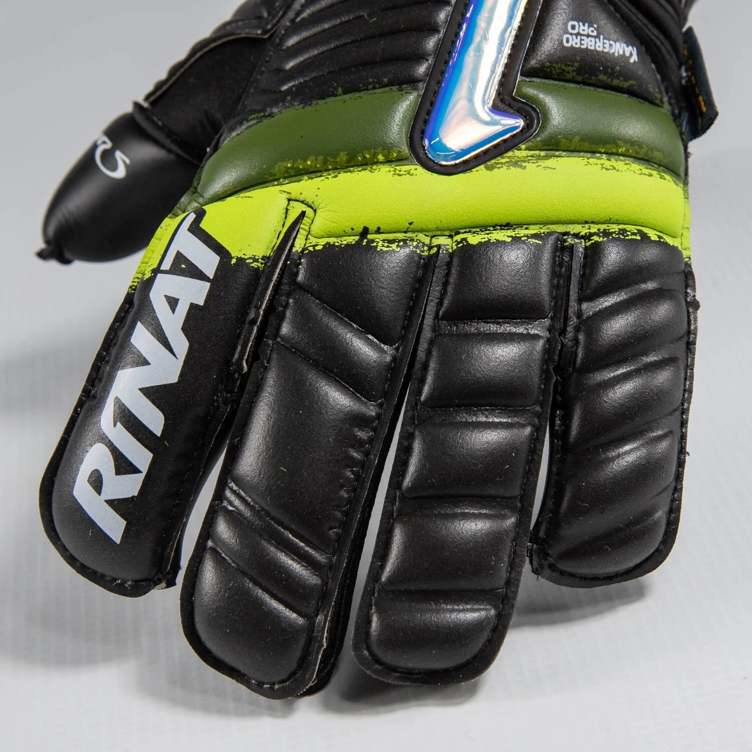 Rinat KANCERBERO INVICTUS PRO Goalkeeper Gloves 4 Rinat KANCERBERO INVICTUS PRO Goalkeeper Gloves - Image 2